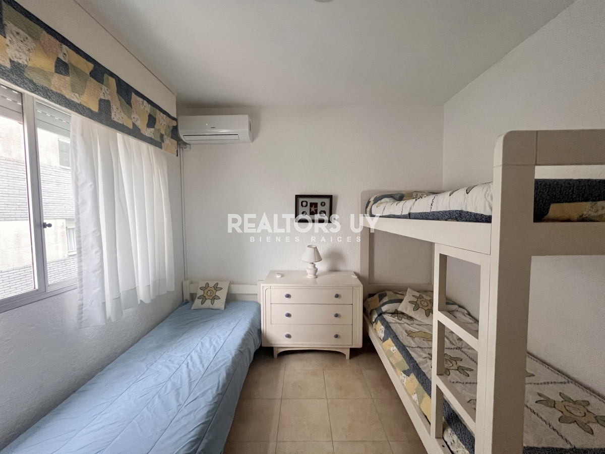 Apartamento ID.4 - Amplia planta de 4 dormitorios y excelente ubicación en venta!