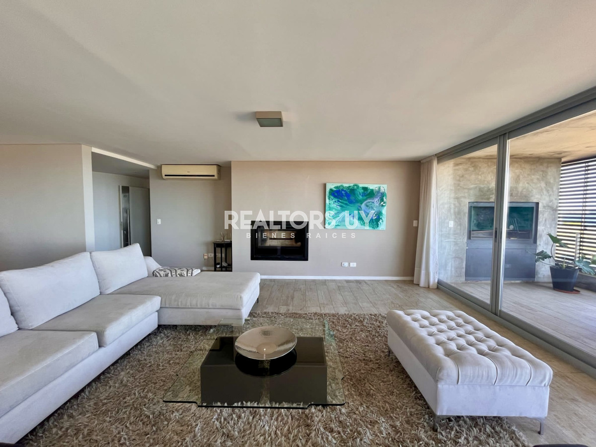 Apartamento ID.578 - Exclusivo departamento en venta frente a playa mansa- Punta del Este