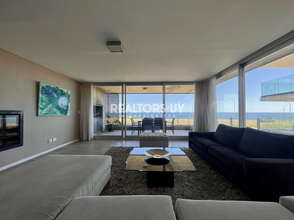 Apartamento ID.578 - Exclusivo departamento en venta frente a playa mansa- Punta del Este