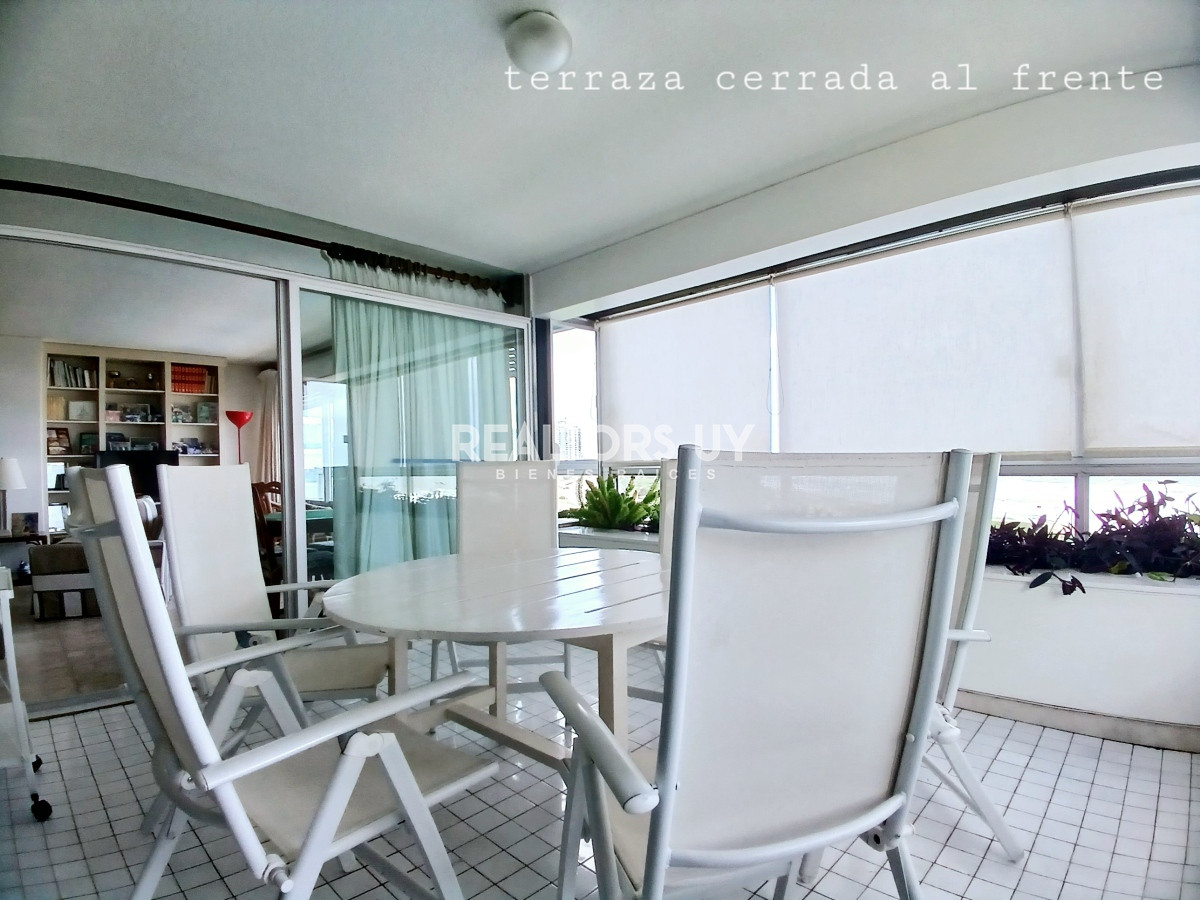 Apartamento ID.221 - Venta semipiso en Brava, 3 dorm y servicio