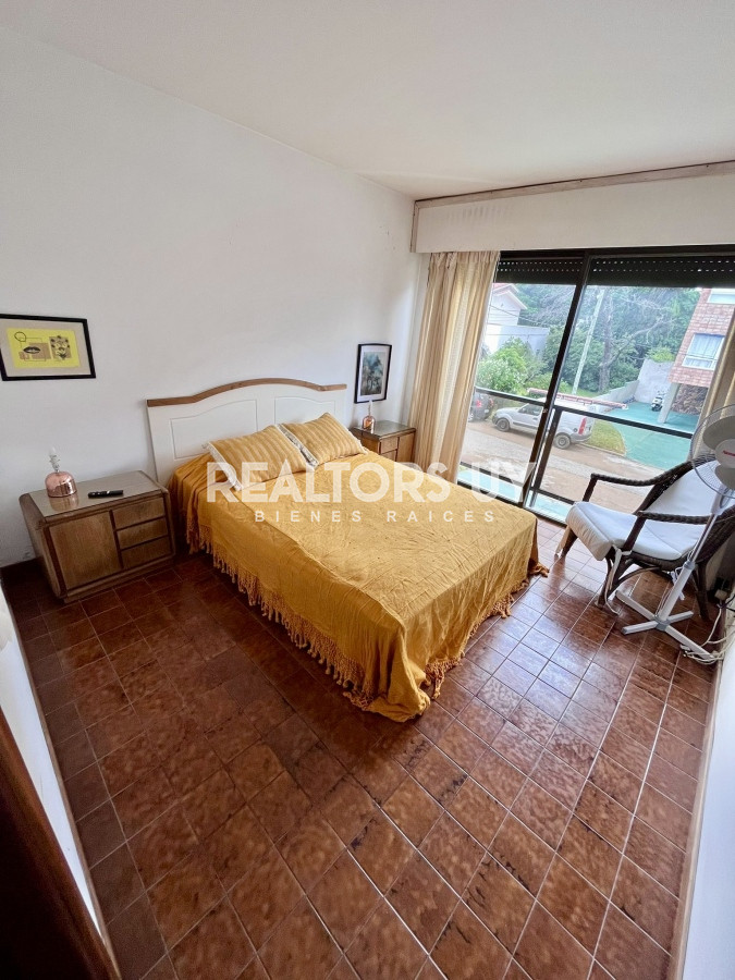 Apartamento ID.2 - Apartamento de 4 dormitorios en alquiler anual