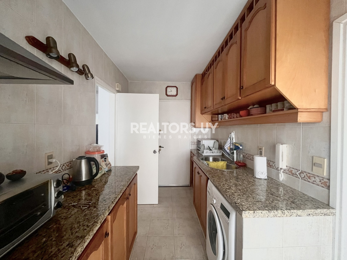 Apartamento ID.4 - Amplia planta de 4 dormitorios y excelente ubicación en venta!