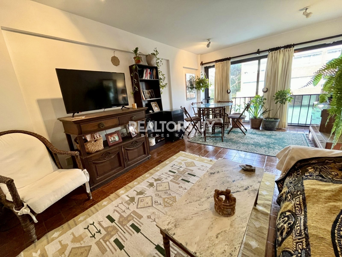 Apartamento ID.2 - Apartamento de 4 dormitorios en alquiler anual