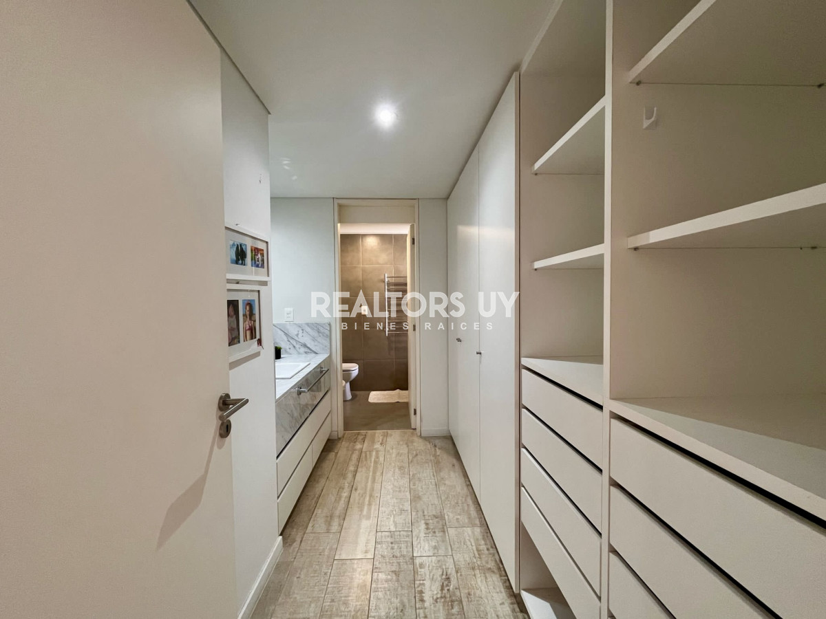 Apartamento ID.578 - Exclusivo departamento en venta frente a playa mansa- Punta del Este
