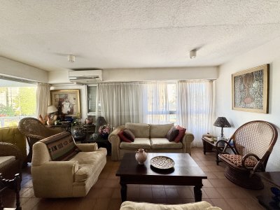 Apartamento de 2 dormitorios y 2 baños en venta