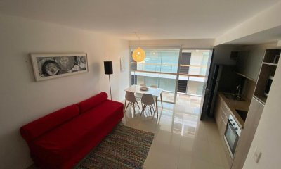 Venta monoambiente sectorizado con terraza en edificio con servicios Peninsula Punta del Este