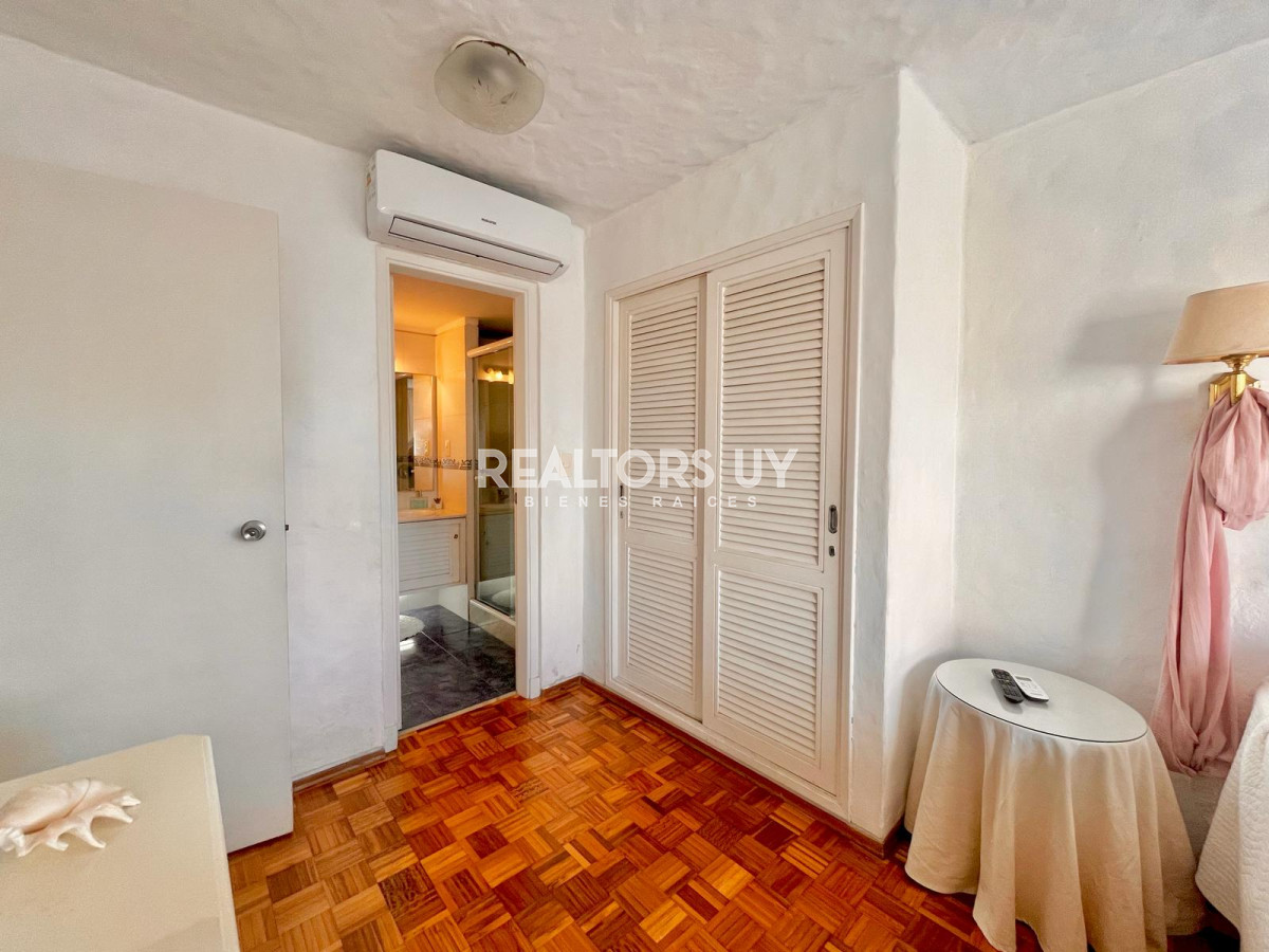 Apartamento ID.24 - OPORTUNIDAD  Punta Del Este 2 dormitorios y 2 baños, Peninsula. 