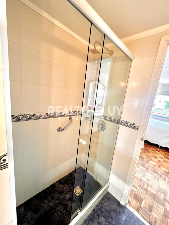 Apartamento ID.24 - OPORTUNIDAD  Punta Del Este 2 dormitorios y 2 baños, Peninsula. 