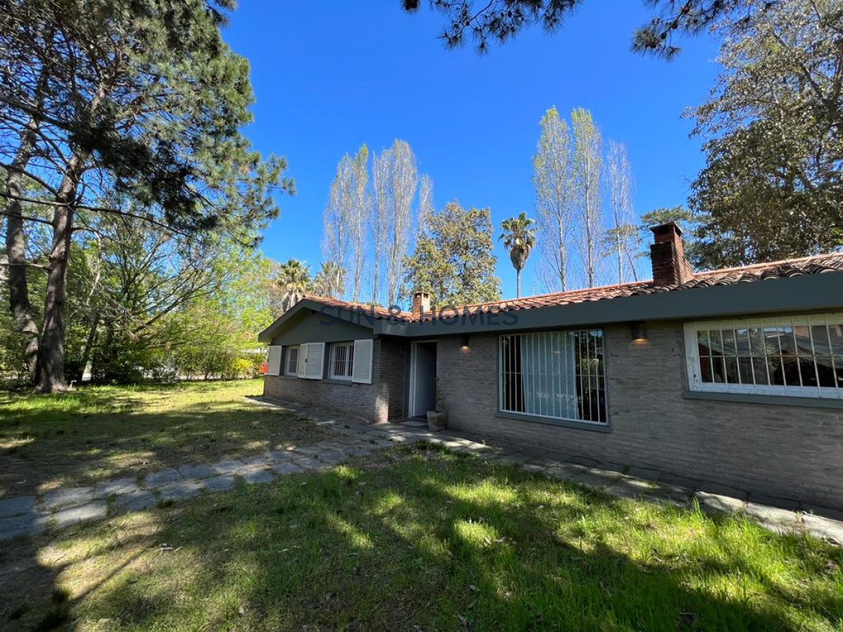 Casa ID.209 - VENTA SOLIDA CASA EN CANTEGRIL 3 DORMITORIOS + DEPENDENCIA