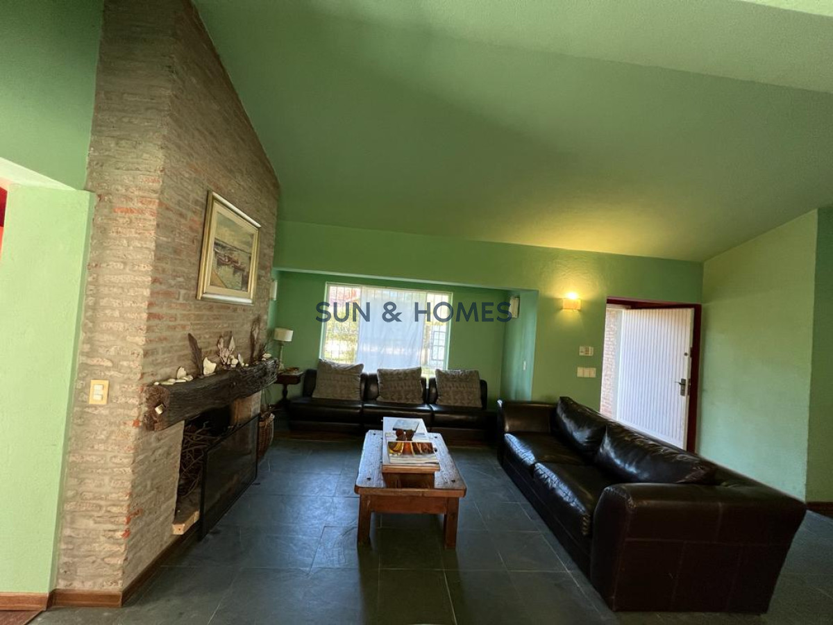Casa ID.209 - VENTA SOLIDA CASA EN CANTEGRIL 3 DORMITORIOS + DEPENDENCIA