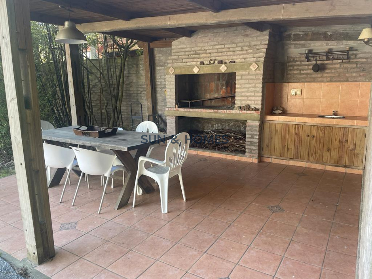 Casa ID.209 - VENTA SOLIDA CASA EN CANTEGRIL 3 DORMITORIOS + DEPENDENCIA