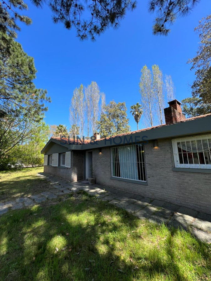 Casa ID.209 - VENTA SOLIDA CASA EN CANTEGRIL 3 DORMITORIOS + DEPENDENCIA