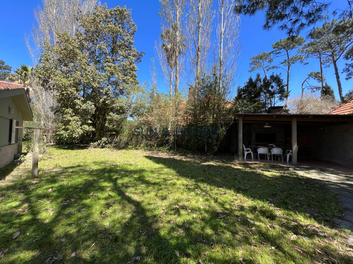 Casa ID.209 - VENTA SOLIDA CASA EN CANTEGRIL 3 DORMITORIOS + DEPENDENCIA