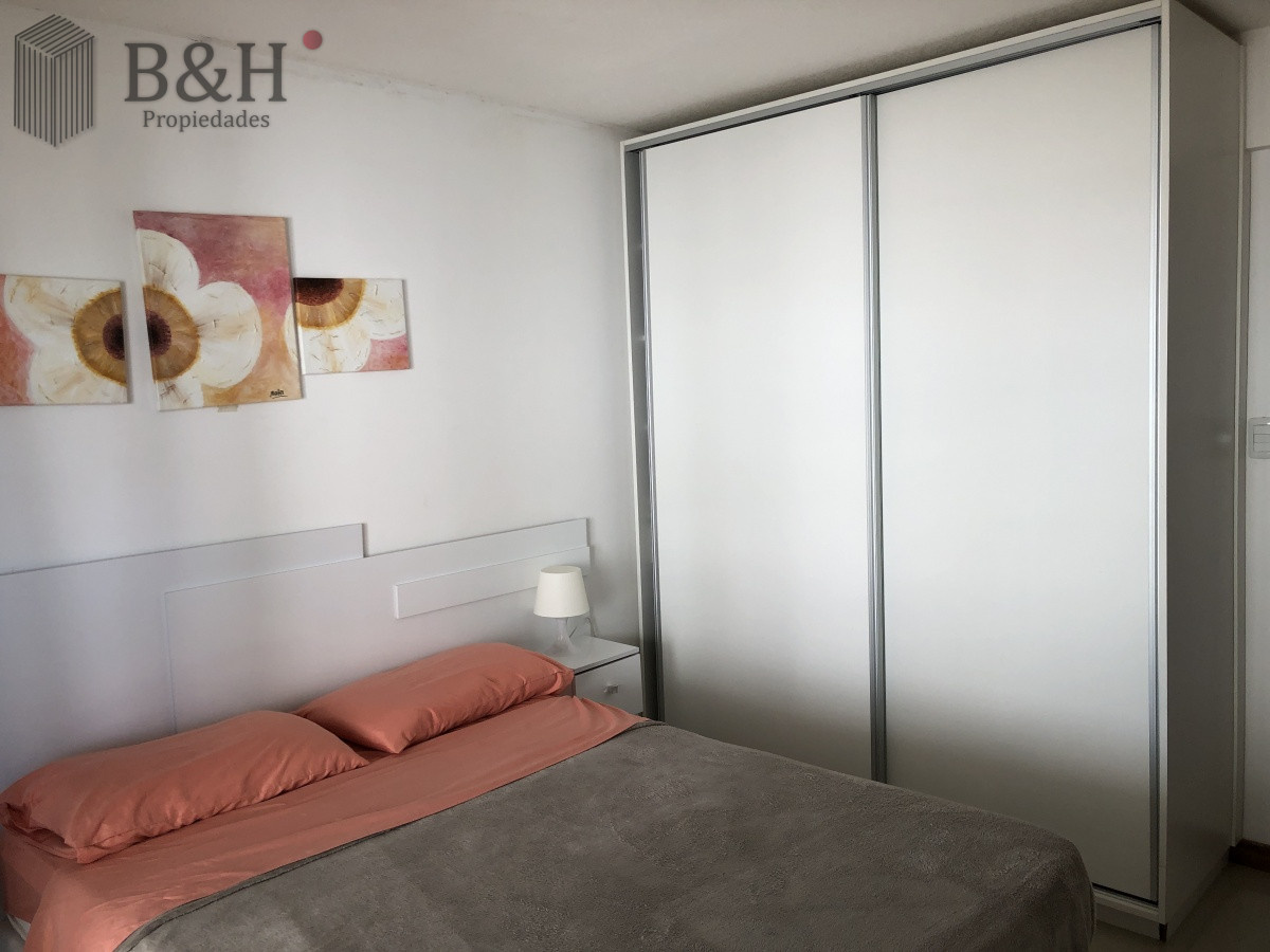 Apartamento ID.2038 - Alquiler anual de penthouse 1 dormitorio con terraza y parrillero propio en primera linea frente al mar playa mansa
