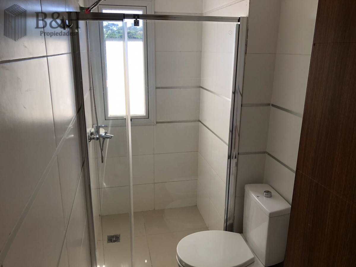 Apartamento ID.2038 - Alquiler anual de penthouse 1 dormitorio con terraza y parrillero propio en primera linea frente al mar playa mansa