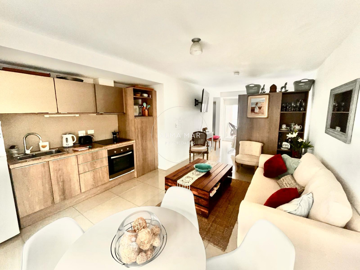 Apartamento ID.1059 - Venta y alquiler anual de apartamento monoambiente sectorizado en península con todos los servicios 