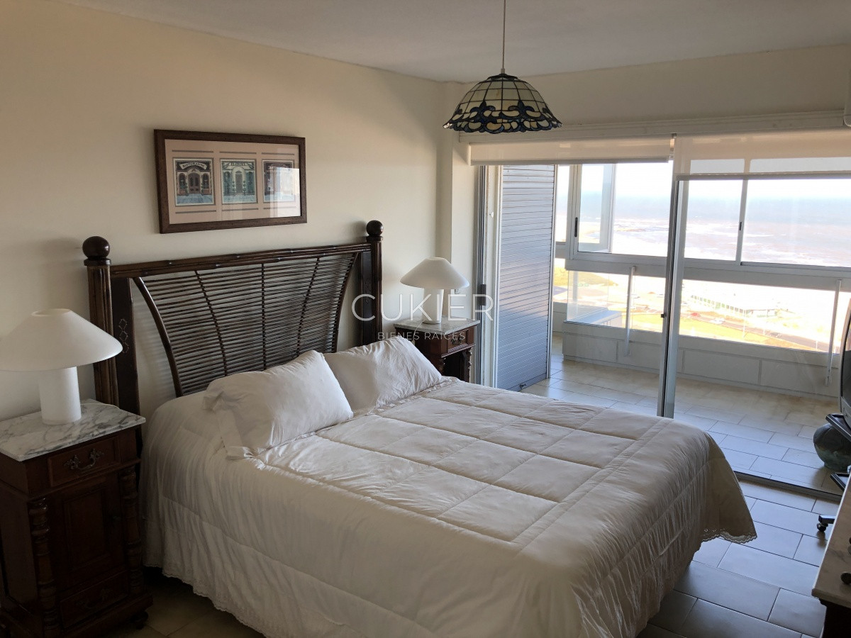 Apartamento ID.287 - Alquiler anual y venta de apartamento 3 dormitorios en edificio El Torreon Punta del Este