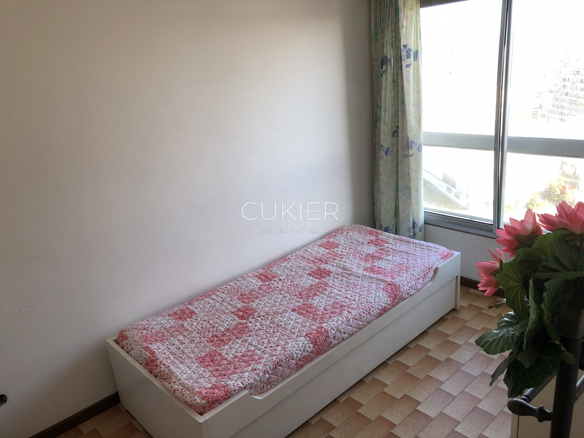 Apartamento ID.287 - Alquiler anual y venta de apartamento 3 dormitorios en edificio El Torreon Punta del Este