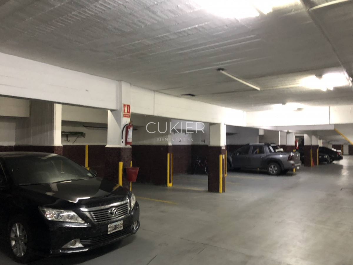 Apartamento ID.287 - Alquiler anual y venta de apartamento 3 dormitorios en edificio El Torreon Punta del Este