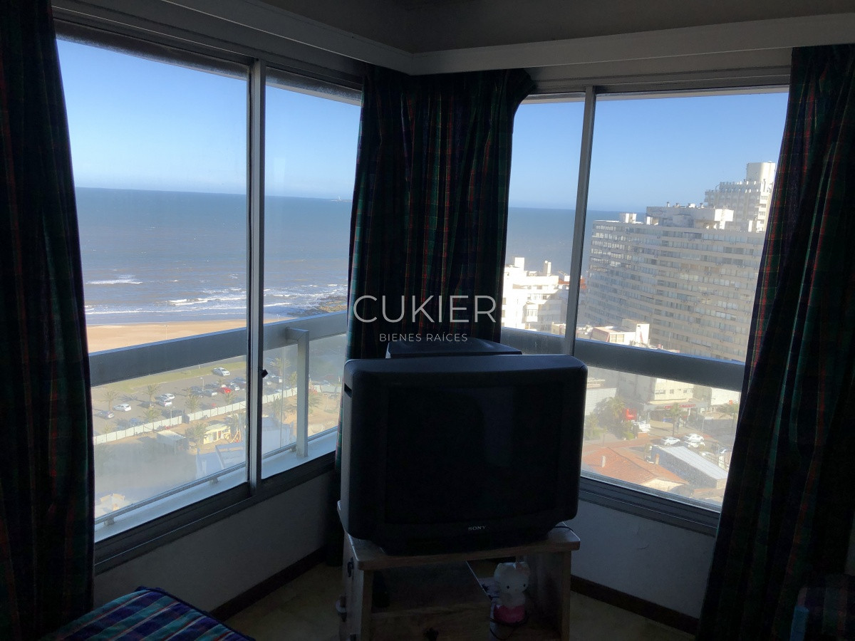 Apartamento ID.287 - Alquiler anual y venta de apartamento 3 dormitorios en edificio El Torreon Punta del Este
