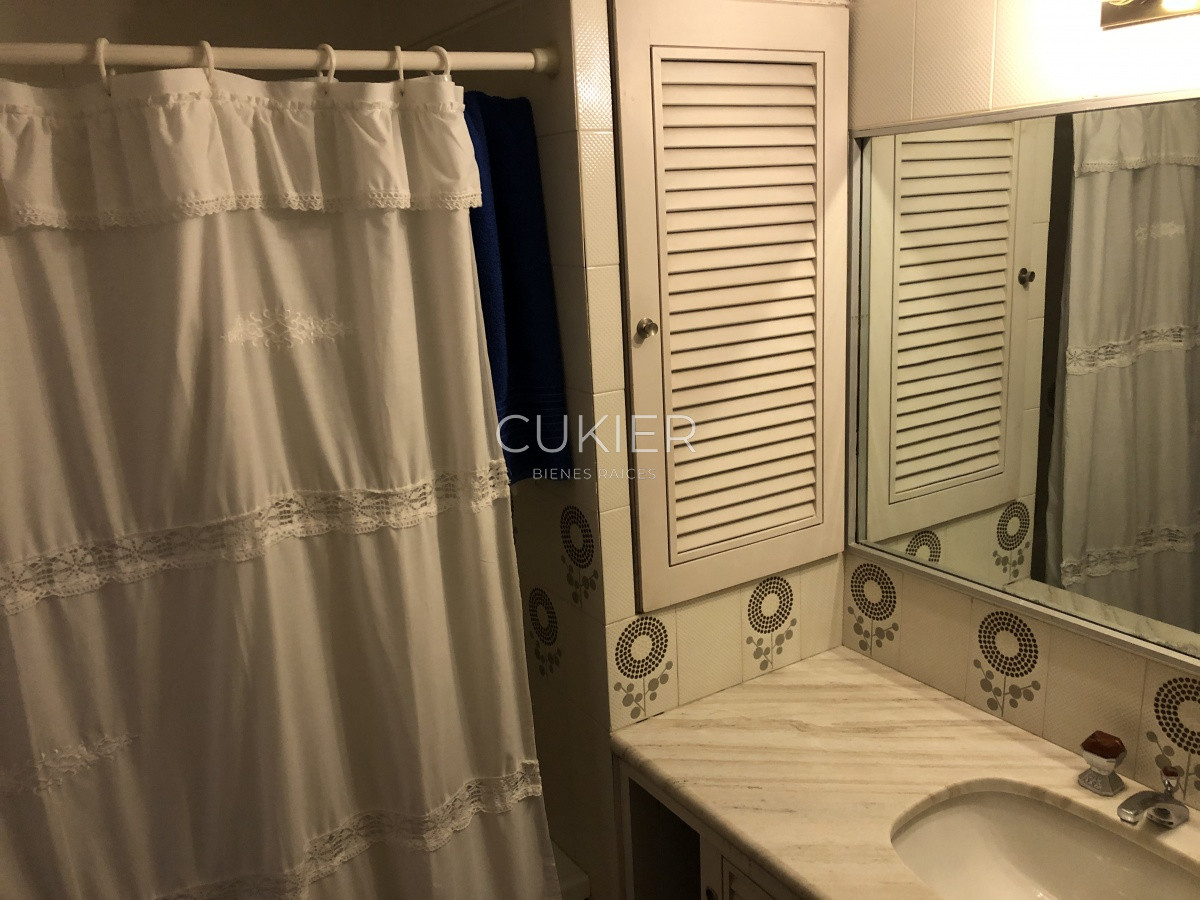 Apartamento ID.287 - Alquiler anual y venta de apartamento 3 dormitorios en edificio El Torreon Punta del Este