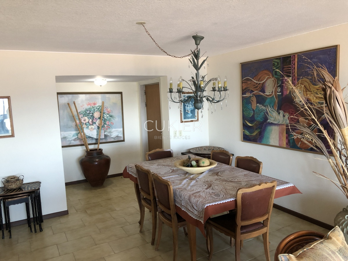 Apartamento ID.287 - Alquiler anual y venta de apartamento 3 dormitorios en edificio El Torreon Punta del Este