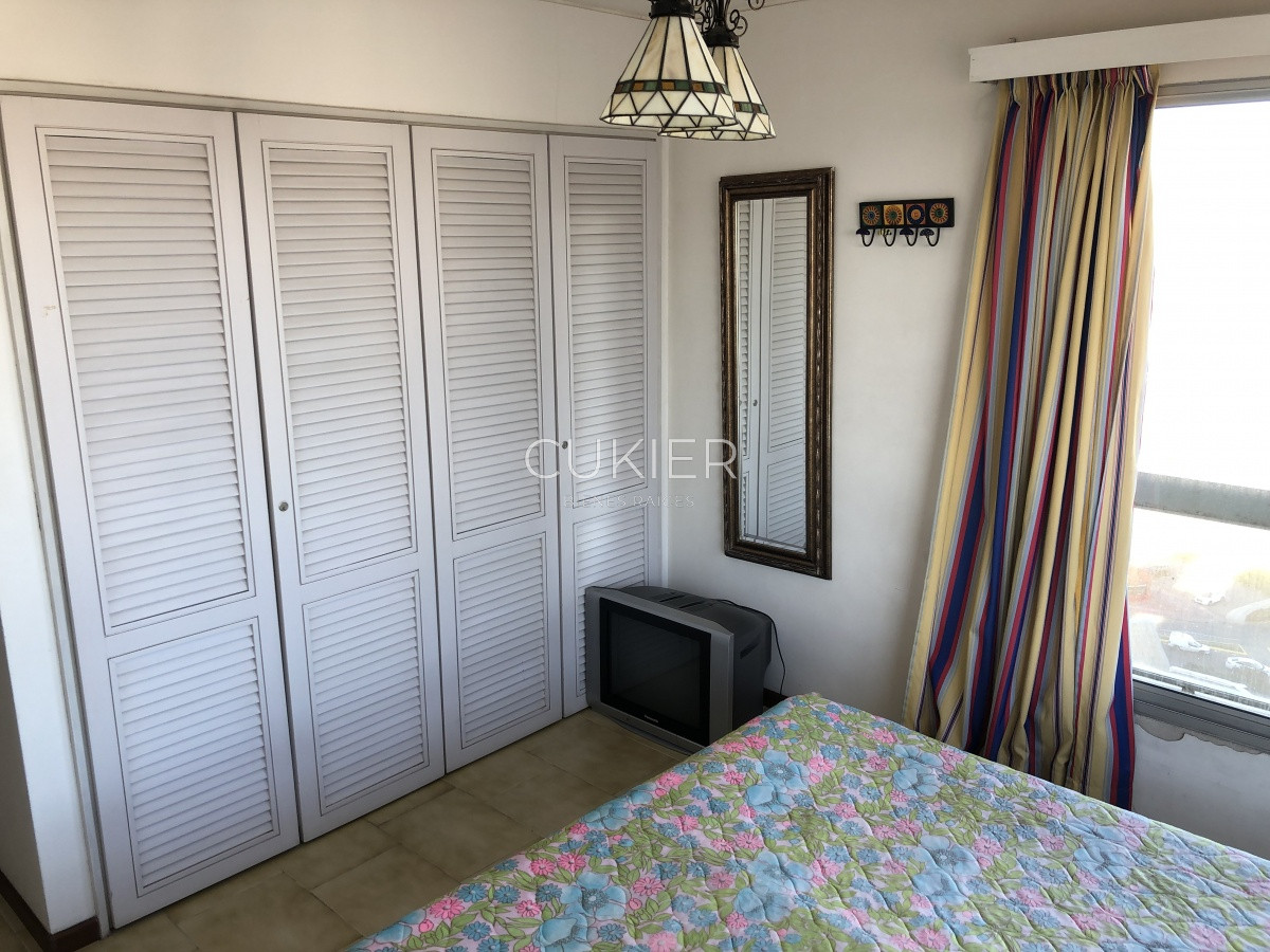 Apartamento ID.287 - Alquiler anual y venta de apartamento 3 dormitorios en edificio El Torreon Punta del Este