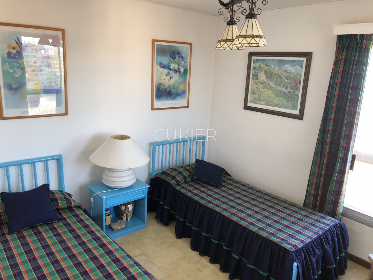 Apartamento ID.287 - Alquiler anual y venta de apartamento 3 dormitorios en edificio El Torreon Punta del Este