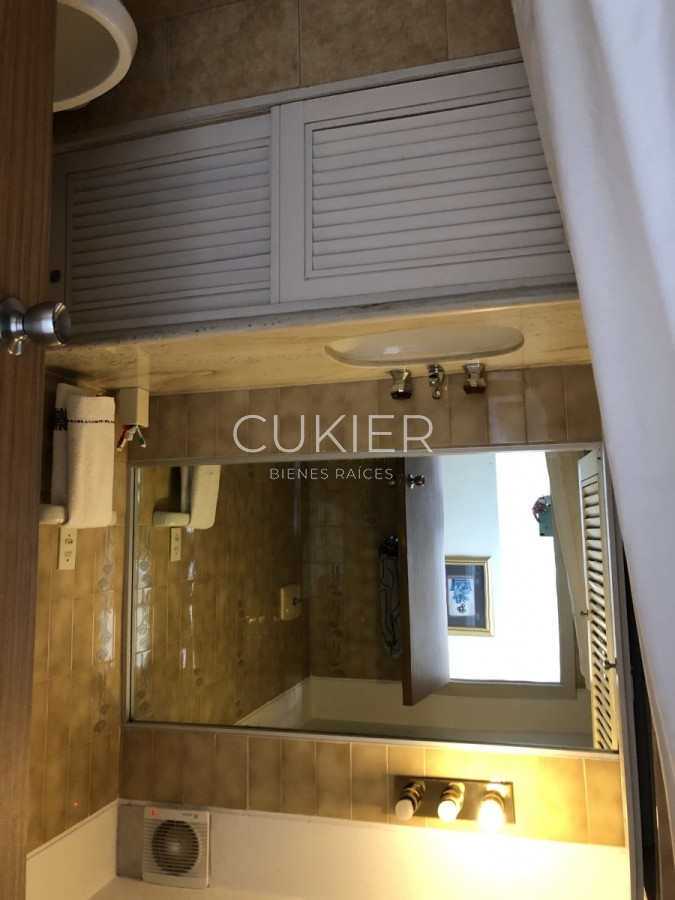 Apartamento ID.287 - Alquiler anual y venta de apartamento 3 dormitorios en edificio El Torreon Punta del Este