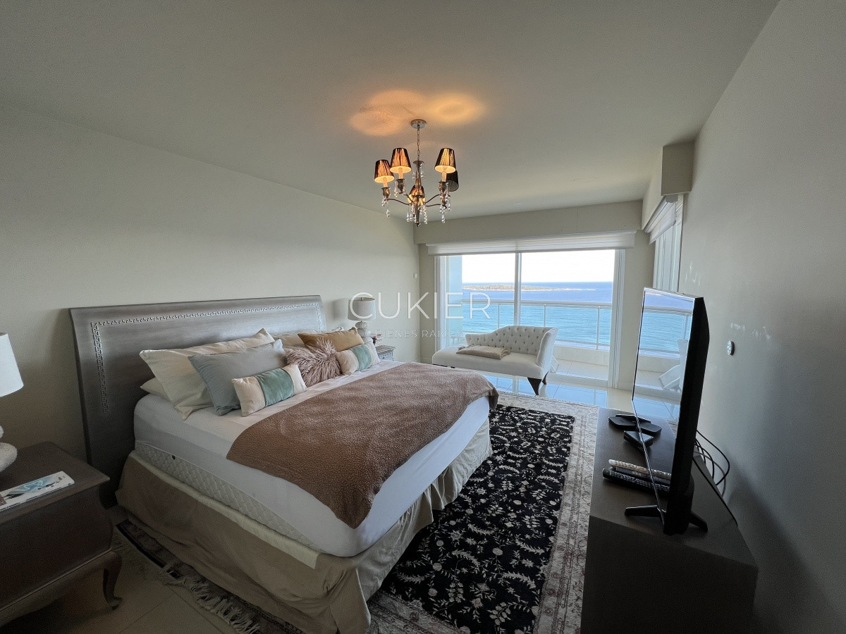 Apartamento ID.871 - Venta espectacular apartamento 4 suites en torre de categoría Aquarela Playa Mansa Punta del Este