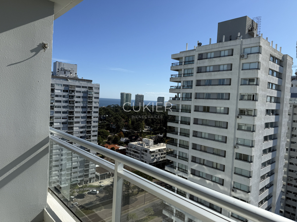 Apartamento ID.1033 - Se vende en oportunidad apartamento 1 dormitorio en edificio con servicios 