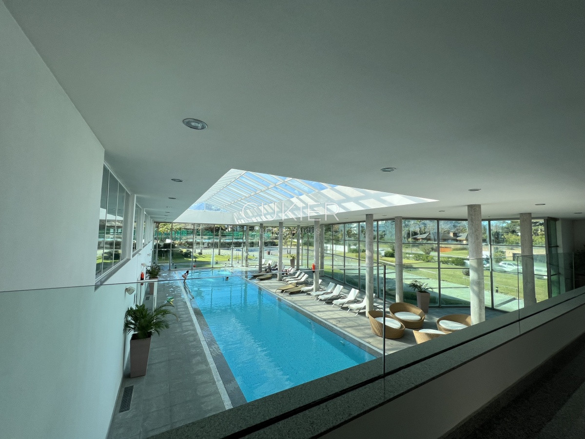 Apartamento ID.871 - Venta espectacular apartamento 4 suites en torre de categoría Aquarela Playa Mansa Punta del Este