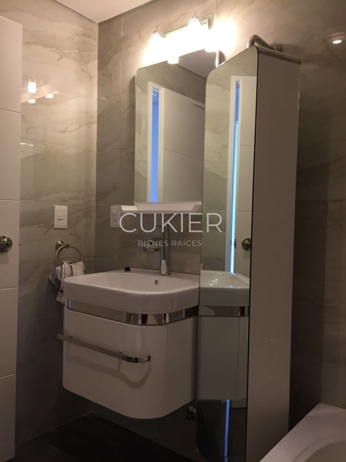 Apartamento ID.3593 - Venta en Punta Del Este frente al mar 1 dormitorio.