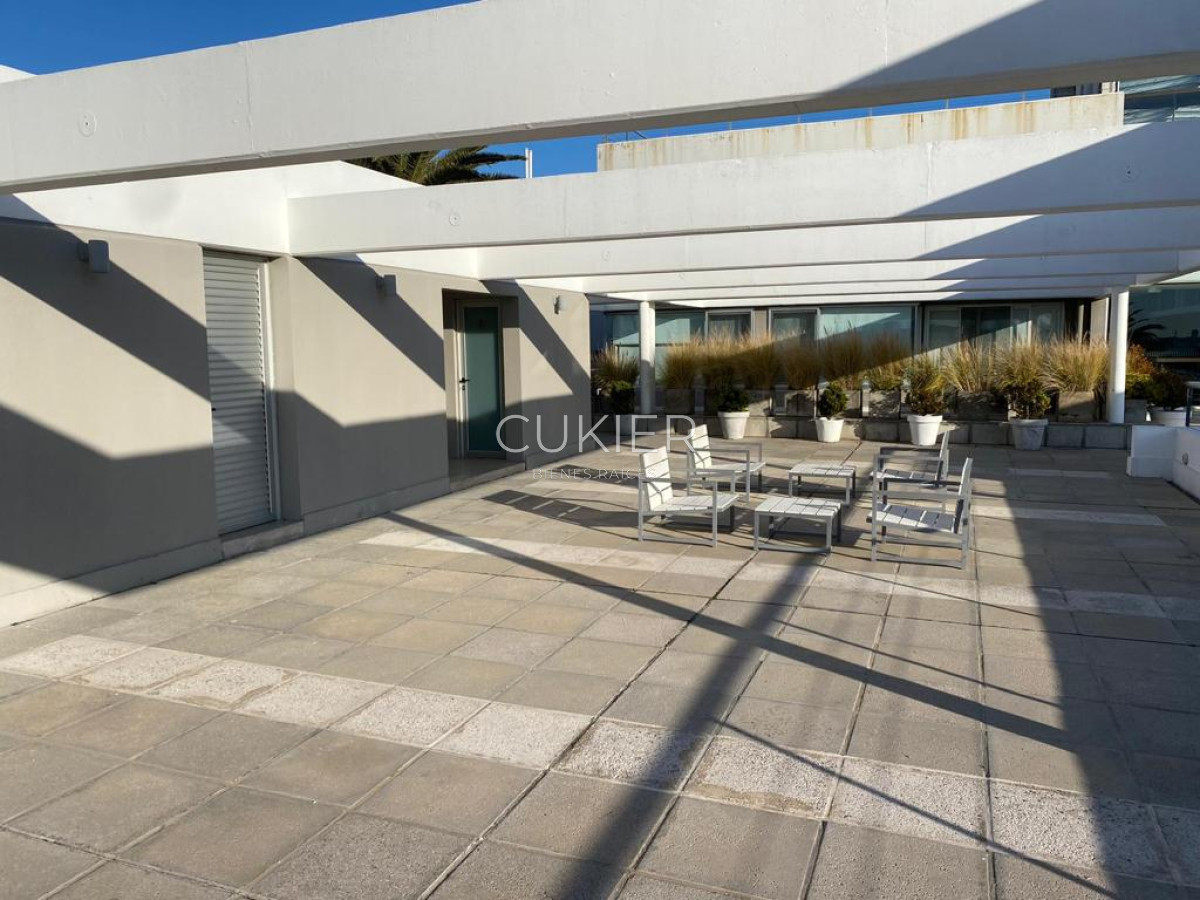 Apartamento ID.3526 - IDEAL RENTA! venta Monoambiente en edificio con servicios en península punta del este 