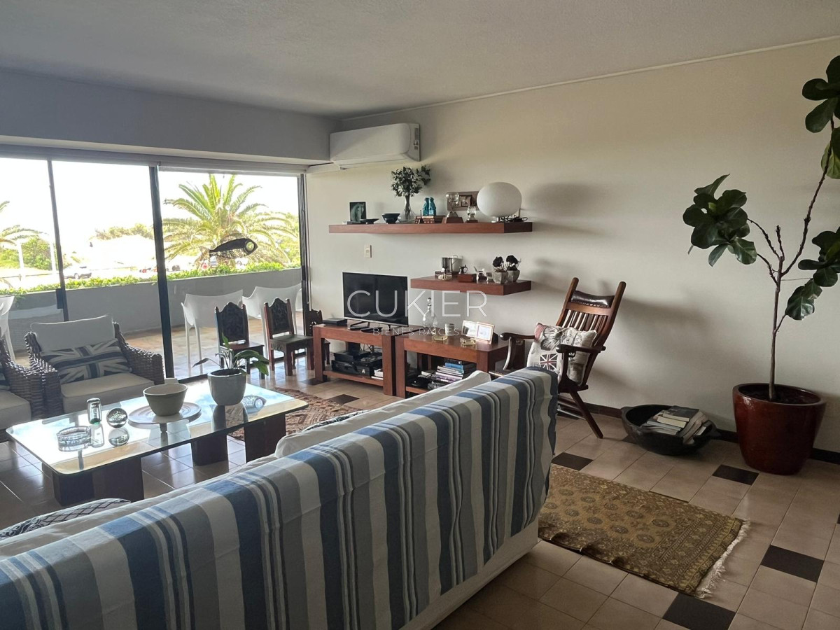 Apartamento ID.1369 - Alquiler anual y venta apartamento 3 dormitorios frente al mar en playa brava Punta del Este