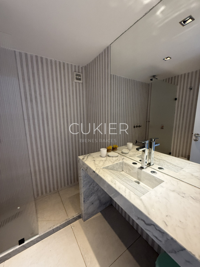 Apartamento ID.4546 - Venta y alquiler anual o invernal de apartamento 2 dormitorios frente al mar en playa mansa 