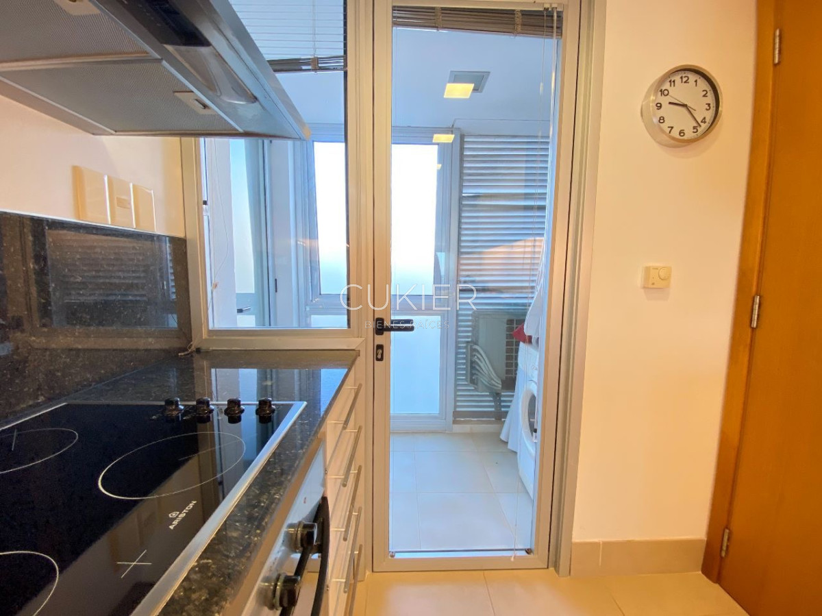 Apartamento ID.2723 - Alquiler temporada departamento 3 suites en primera linea playa brava frente al mar en edificio de categoría 