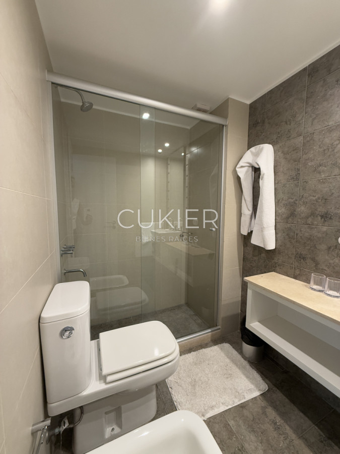 Apartamento ID.3395 - Alquiler invernal de hermoso apartamento de 2 dormitorios con vista al mar en playa mansa edificio full amenities