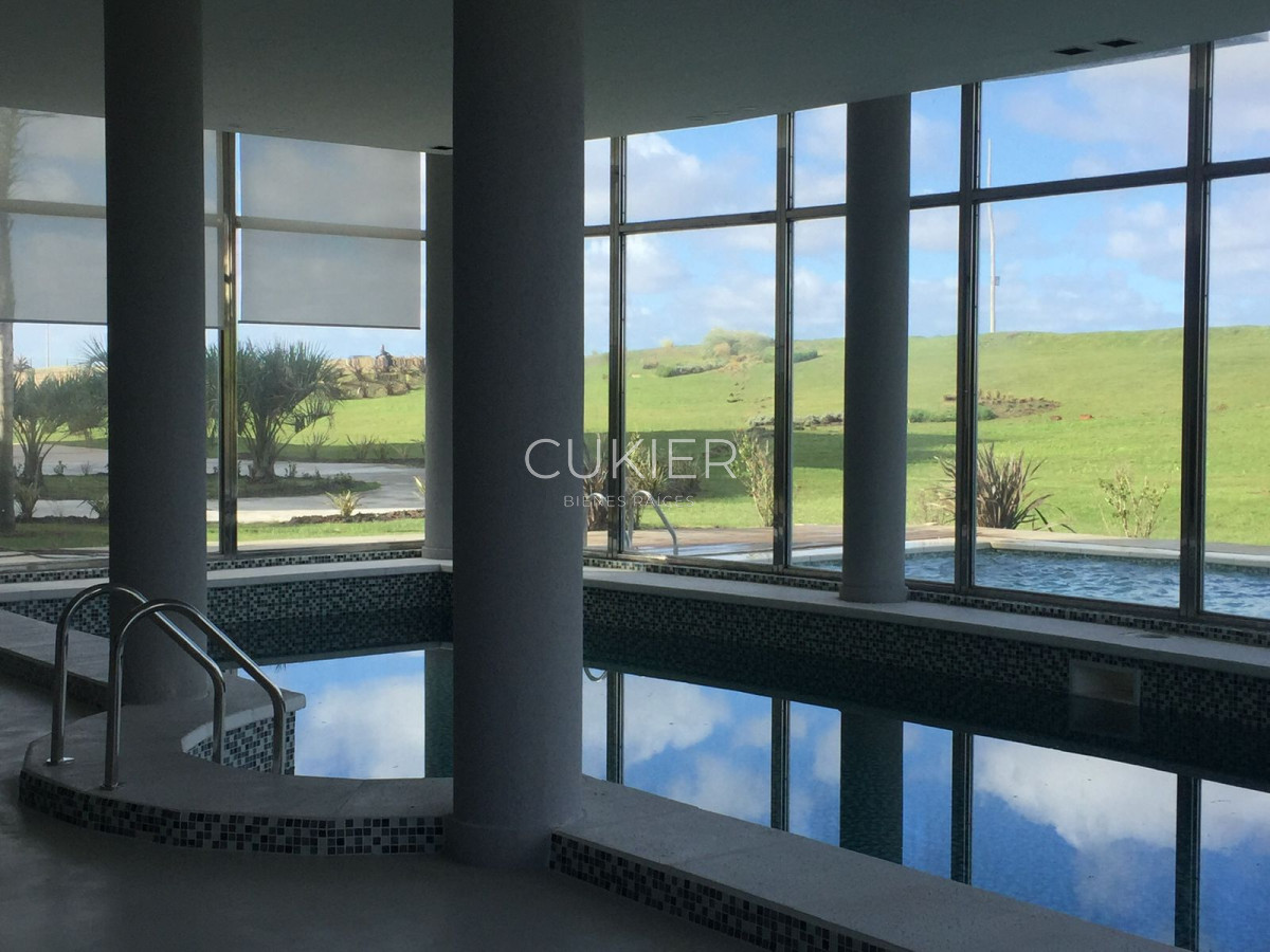 Apartamento ID.3593 - Venta en Punta Del Este frente al mar 1 dormitorio.