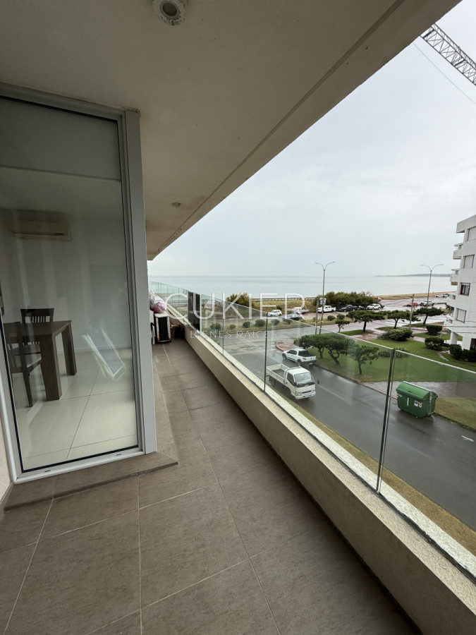 Apartamento ID.4548 - Alquiler anual e invernal apartamento monoambiente con parrillero frente al mar en playa mansa 