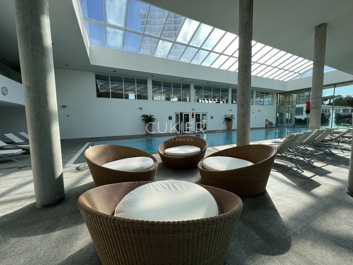 Apartamento ID.871 - Venta espectacular apartamento 4 suites en torre de categoría Aquarela Playa Mansa Punta del Este