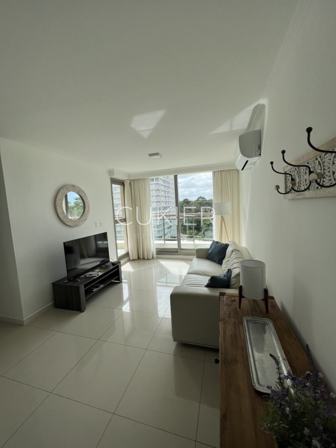 Apartamento ID.1669 - Alquiler anual apartamento 2 dormitorios en edificio full servicios en Punta del este 