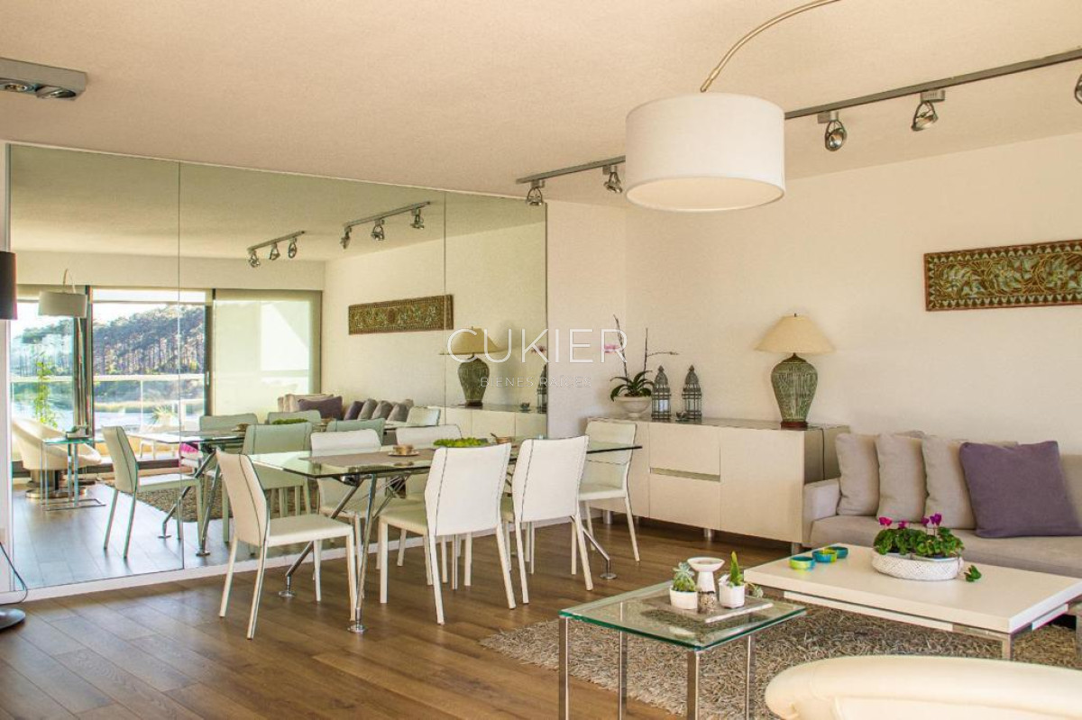 Apartamento ID.1304 - Alquiler temporada apartamento 2 dormitorios frente al mar primera linea Playa Mansa Punta del Este