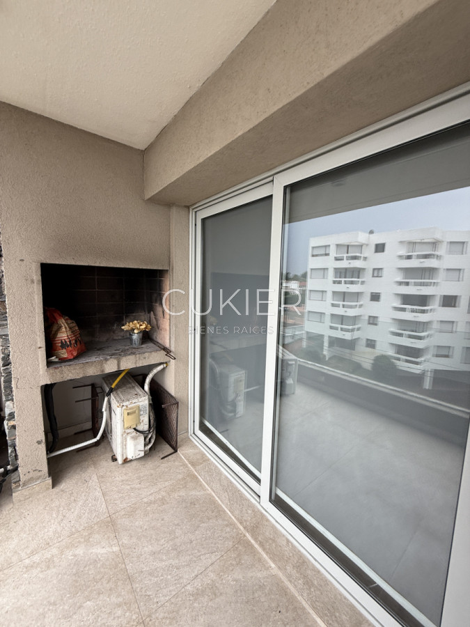 Apartamento ID.4546 - Venta y alquiler anual o invernal de apartamento 2 dormitorios frente al mar en playa mansa 