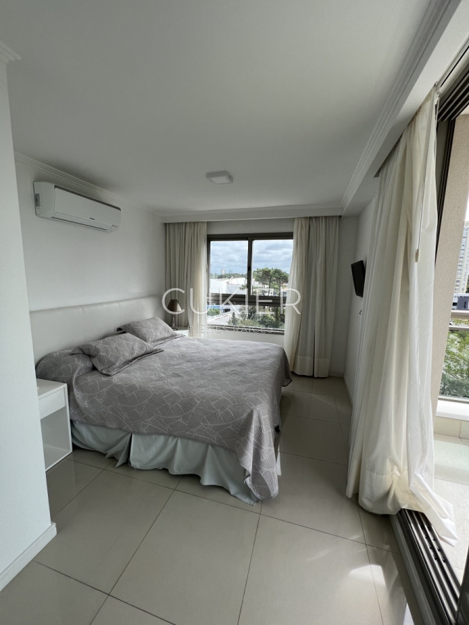 Apartamento ID.1669 - Alquiler anual apartamento 2 dormitorios en edificio full servicios en Punta del este 