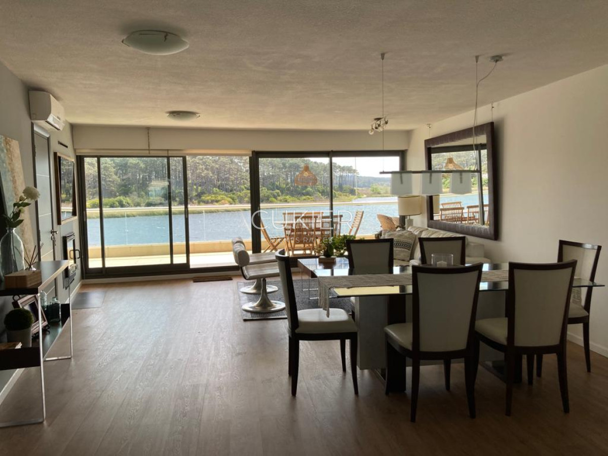 Apartamento ID.1305 - Alquiler temporada apartamento 3 dormitorios en primera linea frente al mar Playa Mansa Punta del Este