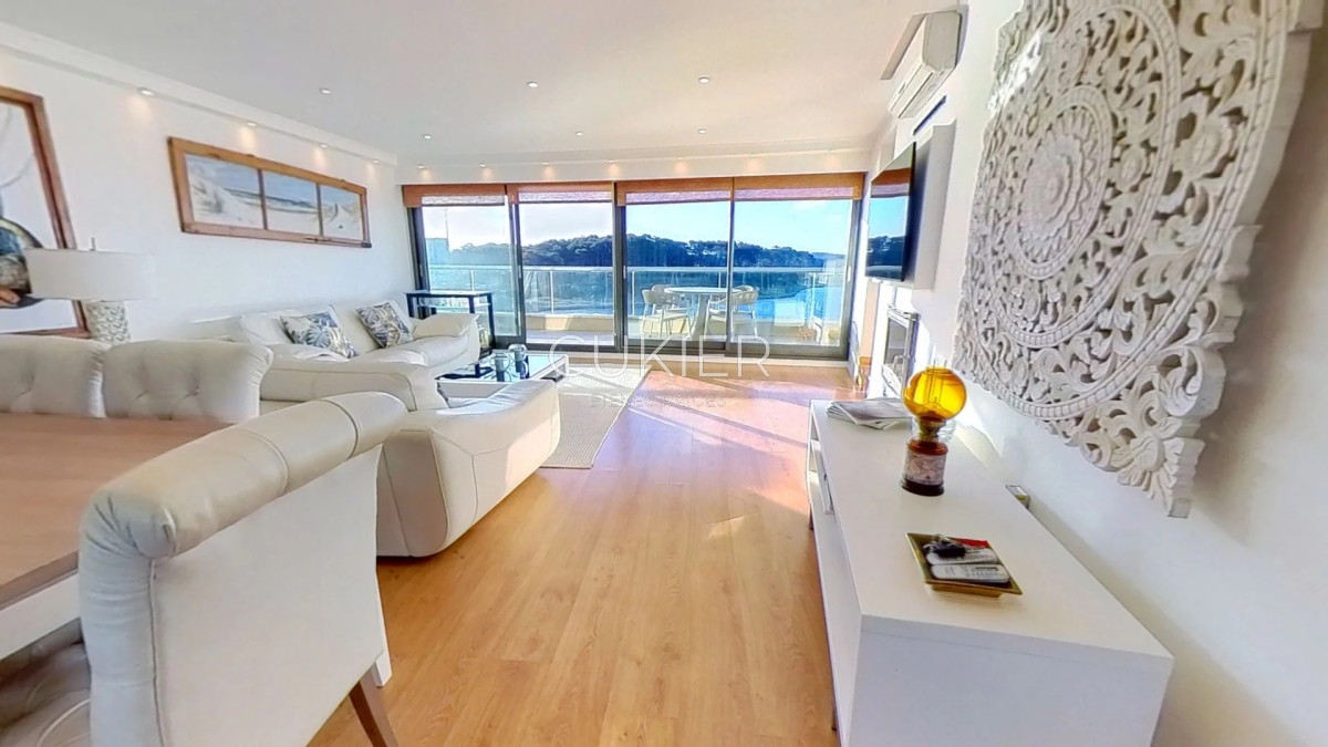 Apartamento ID.2611 - Venta de espectacular duplex penthouse en Terrazas de la Laguna primera linea Playa Mansa de 3 suites