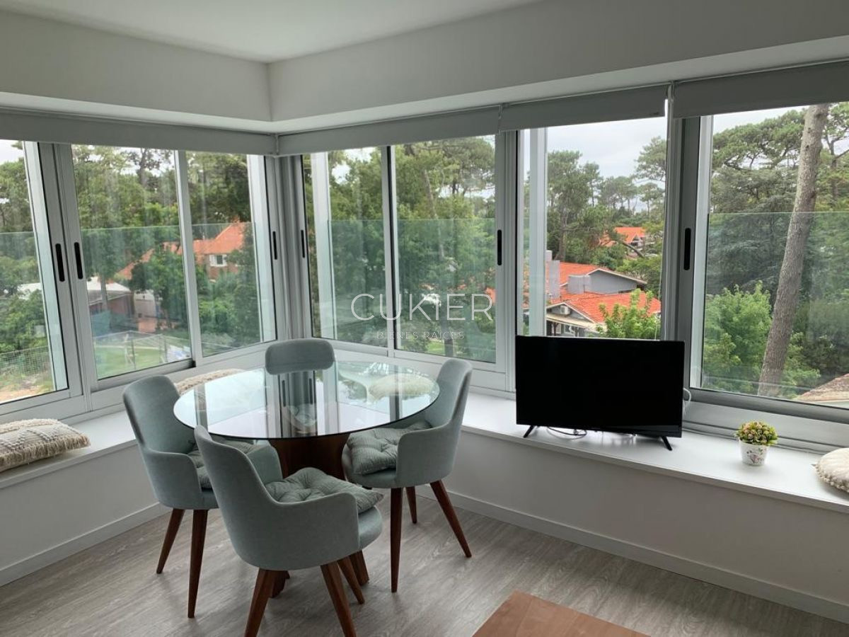Apartamento ID.1686 - Alquiler anual apartamento 1 dormitorio en edificio con servicios Punta del Este