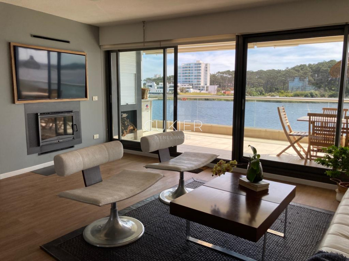 Apartamento ID.1305 - Alquiler temporada apartamento 3 dormitorios en primera linea frente al mar Playa Mansa Punta del Este