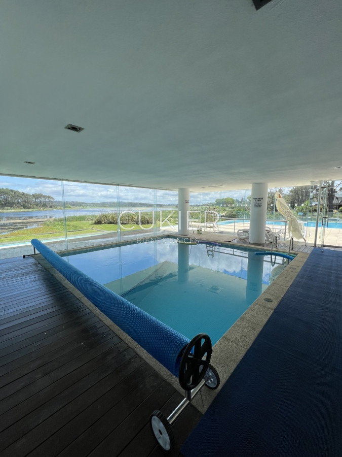 Apartamento ID.1304 - Alquiler temporada apartamento 2 dormitorios frente al mar primera linea Playa Mansa Punta del Este